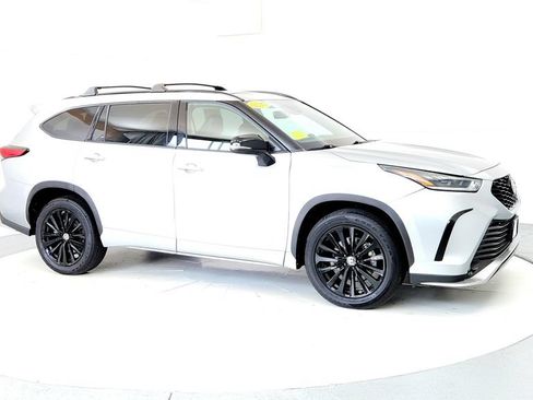Used 2023 Toyota Highlander XSE AWD/4WD image 7