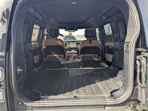 New 2026 Land Rover Defender 110 X-Dynamic SE AWD/4WD image 11