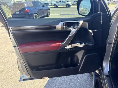 Used 2020 Lexus GX 460 Luxury w/ Luxury Sport Package AWD/4WD image 12