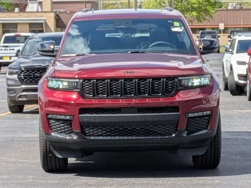 Used 2025 Jeep Grand Cherokee L Limited w/ Black Appearance Package AWD/4WD image 2