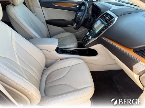 Used 2018 Lincoln MKC Select w/ Select Plus Package image 32