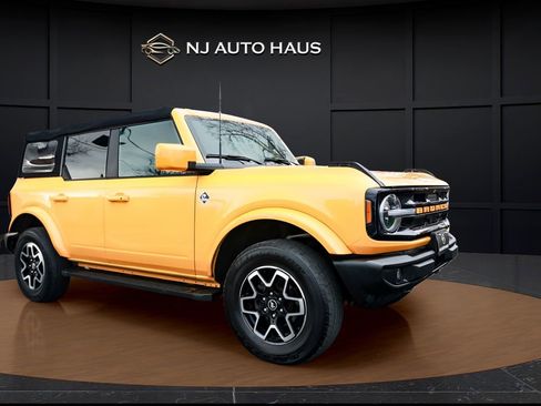 Used 2022 Ford Bronco Outer Banks AWD/4WD image 1