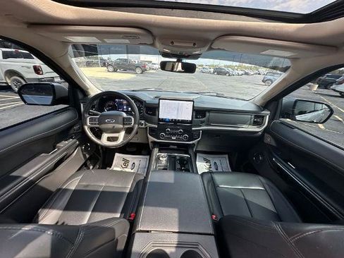 Certified 2023 Ford Expedition XLT RWD image 5