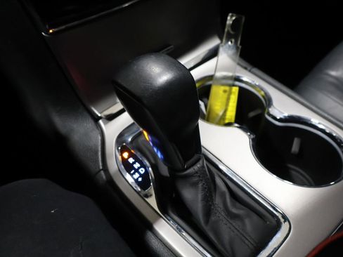 Used 2019 Jeep Grand Cherokee Limited image 31