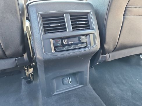 Used 2019 Volkswagen Atlas SE image 29