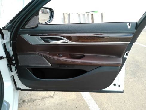 Used 2022 BMW 740i RWD image 21