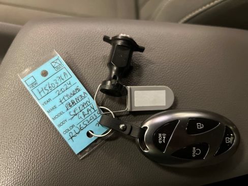 Used 2024 Hyundai Elantra SEL w/ Convenience Package FWD image 32