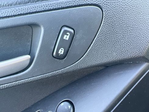 Used 2013 MAZDA MAZDA3 i SV image 24