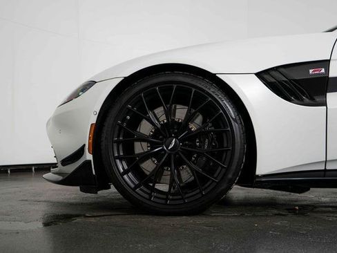 Used 2022 Aston Martin V8 Vantage Coupe image 12