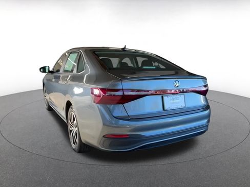 Used 2025 Volkswagen Jetta SE image 9