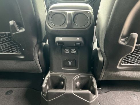 Used 2026 Jeep Wrangler Unlimited Rubicon AWD/4WD image 17