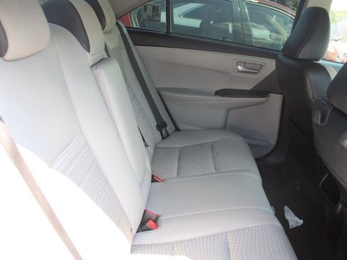 Used 2015 Toyota Camry SE FWD image 5