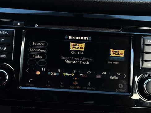 Used 2018 Nissan Rogue SV image 24