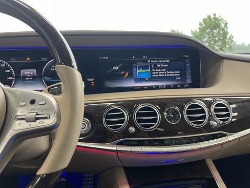 Used 2020 Mercedes-Benz S 560 Sedan image 32