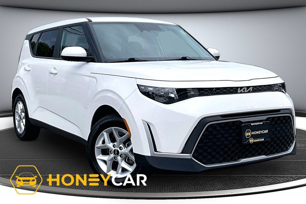 Used 2023 Kia Soul LX w/ Option Group 015 FWD image 1