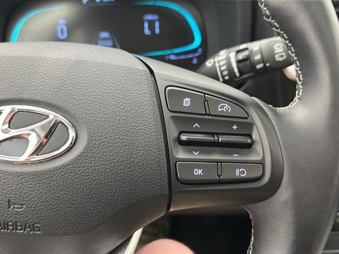 Used 2025 Hyundai Venue SEL FWD image 19