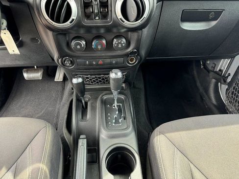 Used 2013 Jeep Wrangler Unlimited Sahara w/ Connectivity Group AWD/4WD image 33