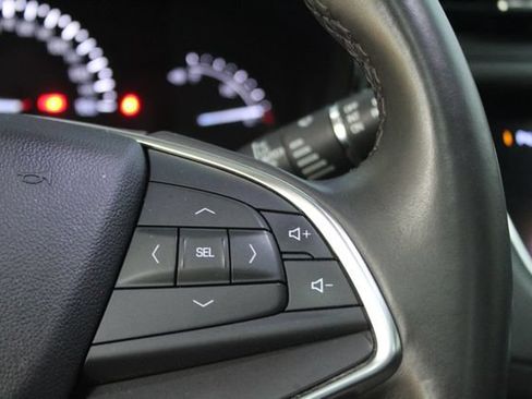 Used 2017 Cadillac XT5 Luxury w/ LPO, Sport Package FWD image 19
