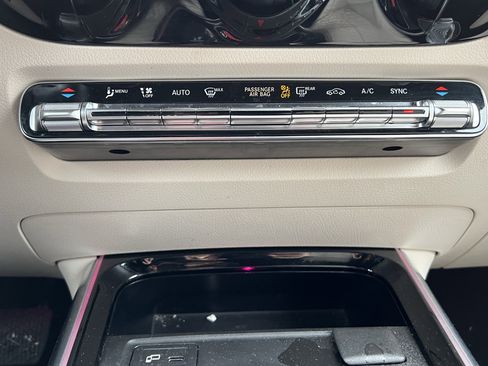 Used 2023 Mercedes-Benz GLA 250 4MATIC image 30