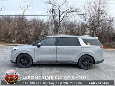 Used 2024 Kia Carnival SX Prestige image 2