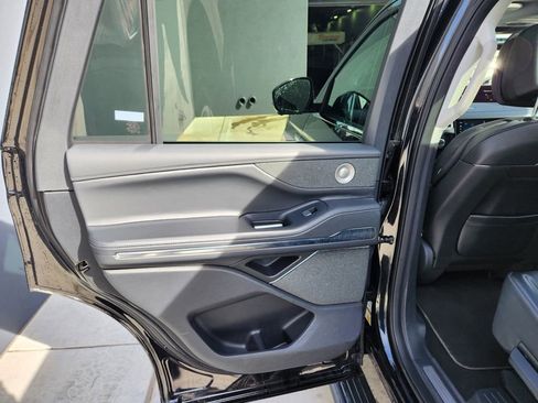 Used 2025 Lincoln Navigator Reserve AWD/4WD image 14