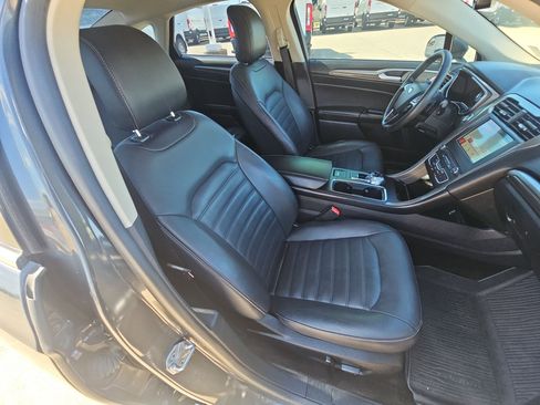 Used 2018 Ford Fusion SE w/ Fusion SE Technology Package image 29
