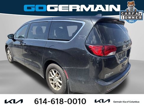 Used 2020 Chrysler Pacifica Touring w/ Advanced Safetytec Group FWD image 2