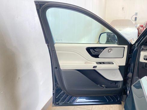 New 2026 Lincoln Aviator Black Label AWD/4WD image 16