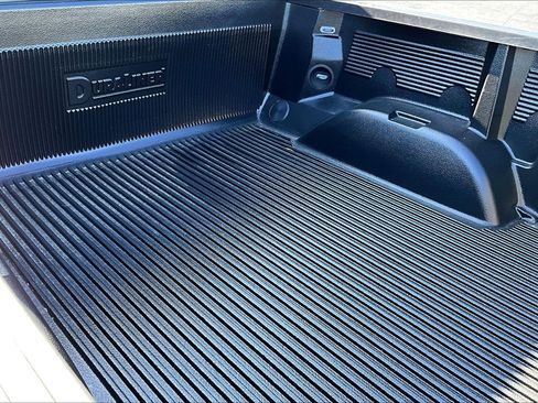 Certified 2025 GMC Sierra 1500 SLT image 6