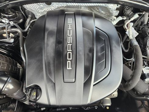 Used 2021 Porsche Macan AWD/4WD image 32
