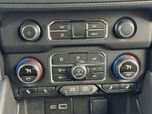 Used 2024 Chevrolet Suburban LT w/ LT Signature Plus Package image 34