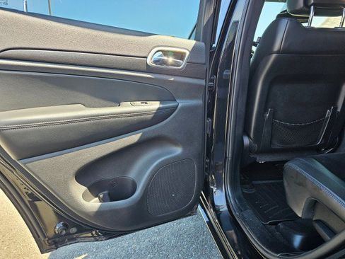 Used 2015 Jeep Grand Cherokee Laredo w/ Security & Convenience Group AWD/4WD image 21