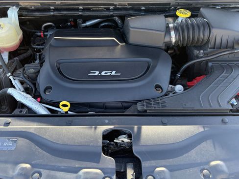 Used 2018 Chrysler Pacifica Touring-L Plus FWD image 26