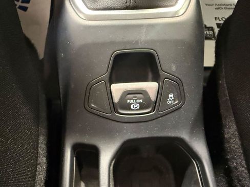 Used 2020 Jeep Renegade Latitude w/ Cold Weather Group AWD/4WD image 29