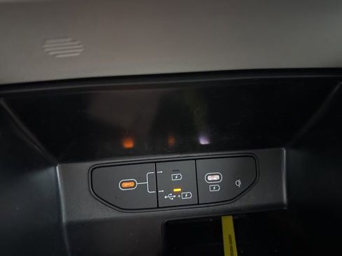 Used 2025 Kia Sorento S image 21