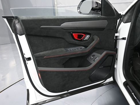 Used 2023 Lamborghini Urus Performante image 15