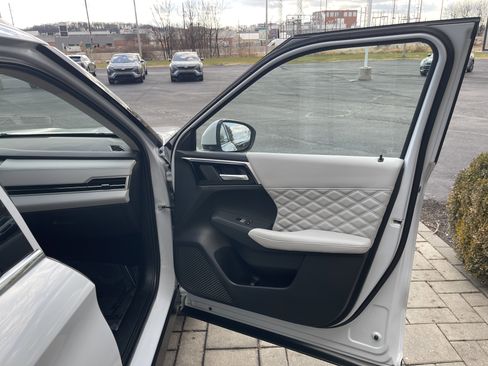 Used 2023 Mitsubishi Outlander image 18