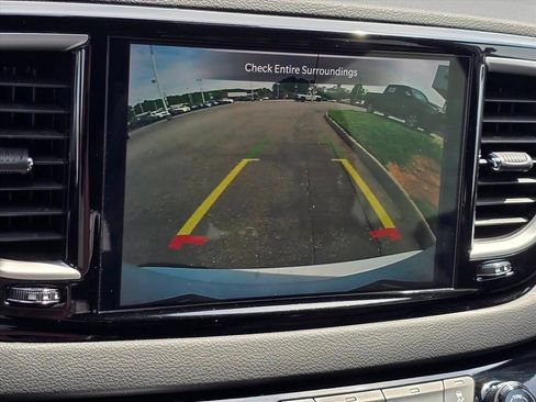 Used 2025 Chrysler Pacifica Select FWD image 5