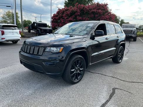 Used 2020 Jeep Grand Cherokee Altitude RWD image 1