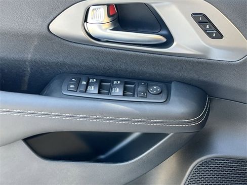 New 2026 Chrysler Pacifica Select image 28