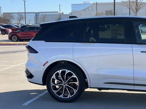 New 2026 Lincoln Nautilus Reserve image 11