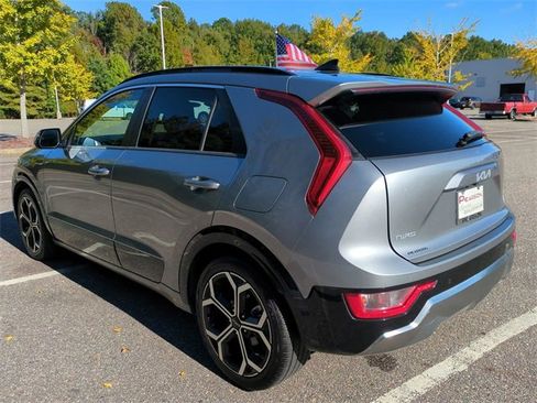 Used 2023 Kia Niro EX Touring image 6