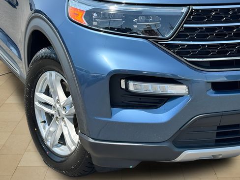 Used 2020 Ford Explorer XLT w/ Equipment Group 202A AWD/4WD image 42