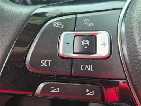 Used 2022 Volkswagen Passat 2.0T SE FWD image 11