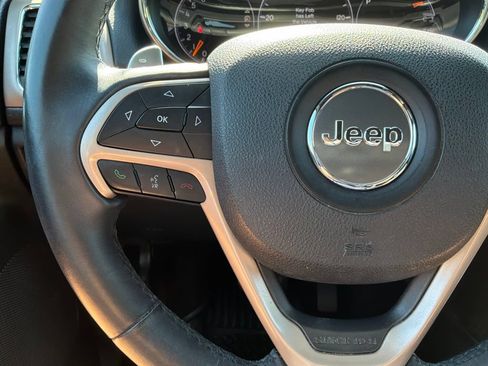 Used 2017 Jeep Grand Cherokee Laredo AWD/4WD image 21