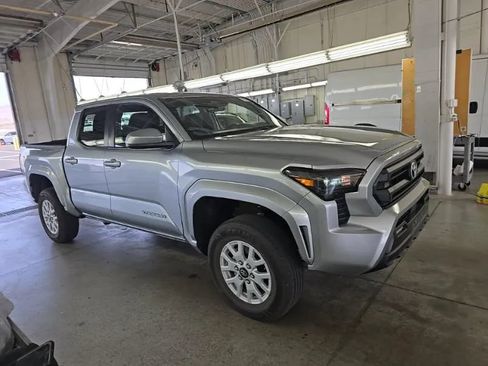 Used 2024 Toyota Tacoma SR5 AWD/4WD image 6