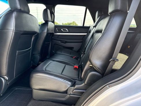 Used 2019 Ford Explorer XLT FWD image 9