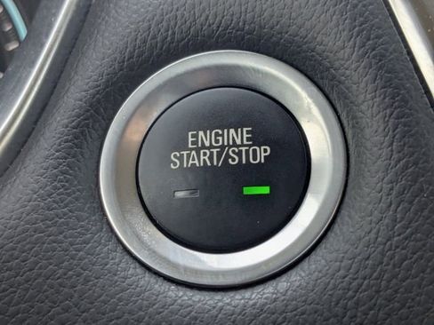 Used 2020 Chevrolet Traverse LT FWD image 38