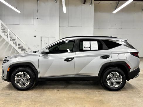 Certified 2025 Hyundai Tucson Blue AWD/4WD image 4