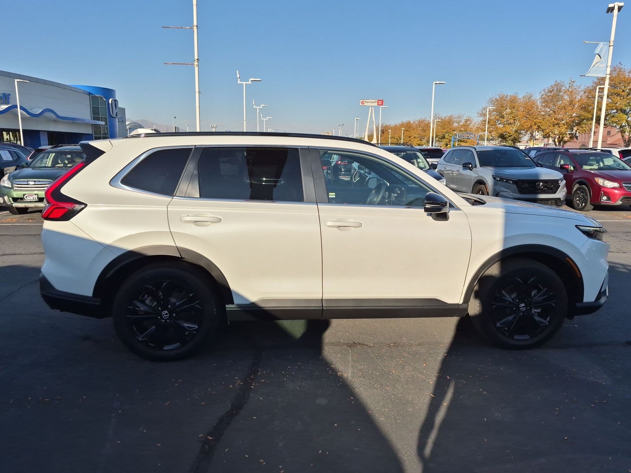 Used 2024 Honda CR-V Sport Touring image 2